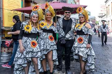 El Carnaval 'okupa' las calles del casco antiguo de la capital (Foto José Francisco Fernández Belda)